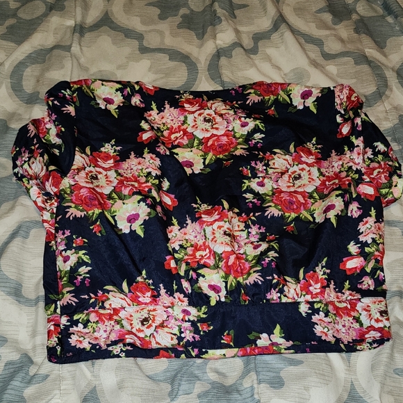 ALICE'E PIG Floral V-Neck Blouse in Navy and Pink - Picture 5 of 5